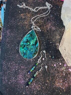 Necklace-Abalone shell teardrop pendant and beaded drop earrings silver tone 18”